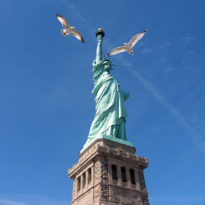 Ricardo Oliva y la estatua de la libertad